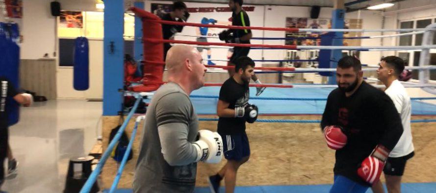 VIDEO Bekende Arnhemse MMA’er gespot bij Boxing by Kasap