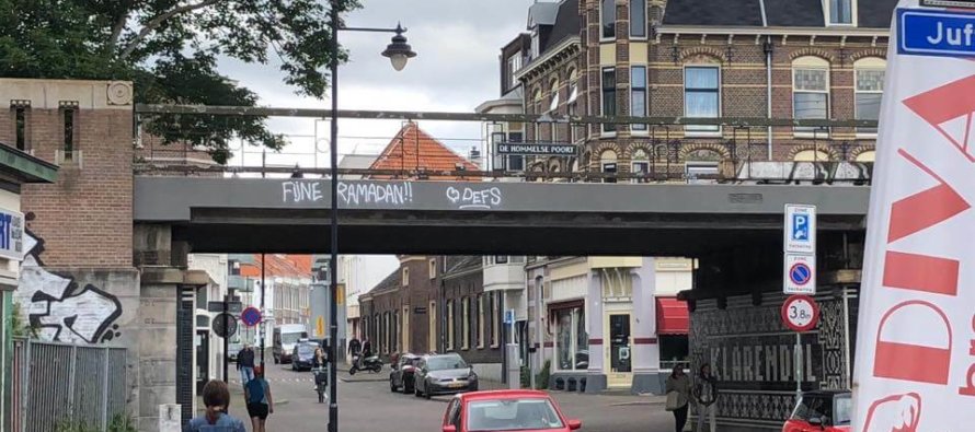 PVV Arnhem stelt vragen over illegale Islamitische Ramadan graffiti
