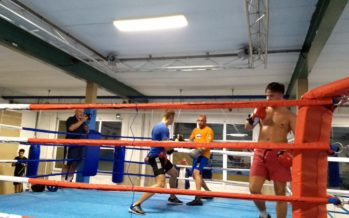Olympisch bokser Mullenberg gespot in Arnhemse boksschool